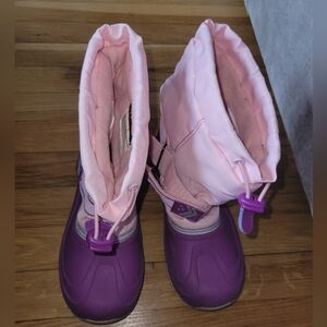 Kids snow boots size 3 (used 1x)